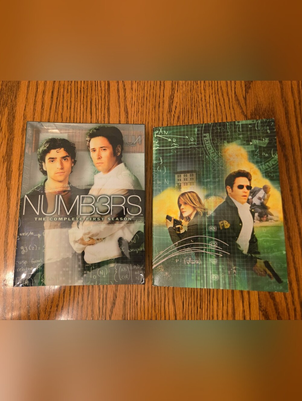 NUMB3RS: The Complete First Season - DVD Set (Green Cover)